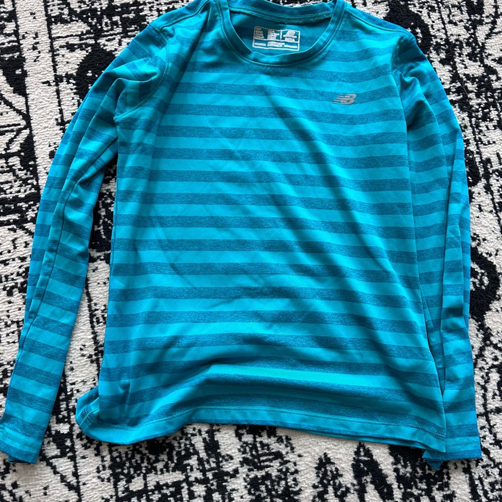 Colorful Athletic Apparel Set - Picture 7 of 9